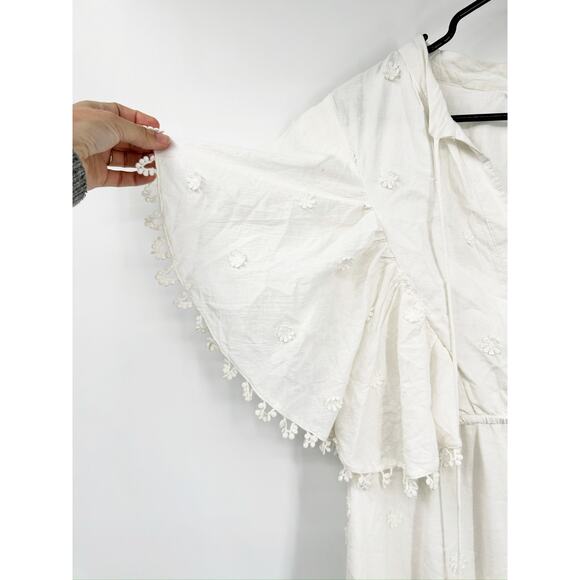 Farm Rio White 3D Flower Flutter Sleeve A-Line Resort Mini Dress Size Medium - Picture 5 of 6